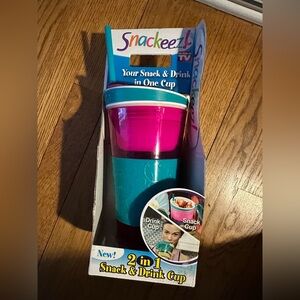 Snackeez cup / snack holder brand new